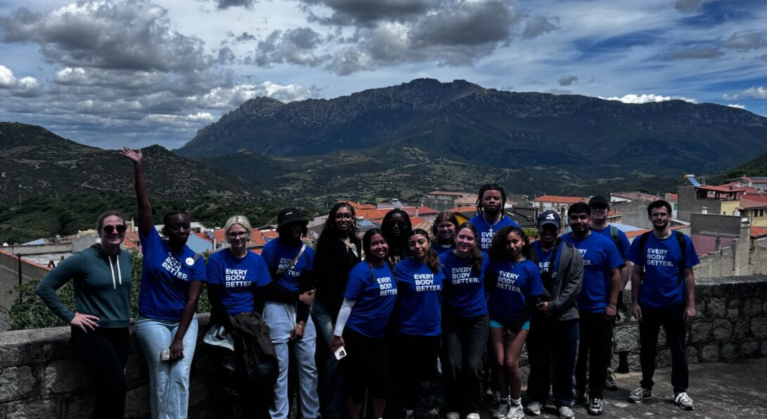 Group of students in blue UIC shirts with a back drop of mountains