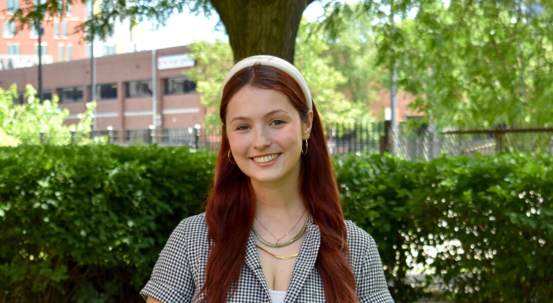 Elizabeth Perakes headshot