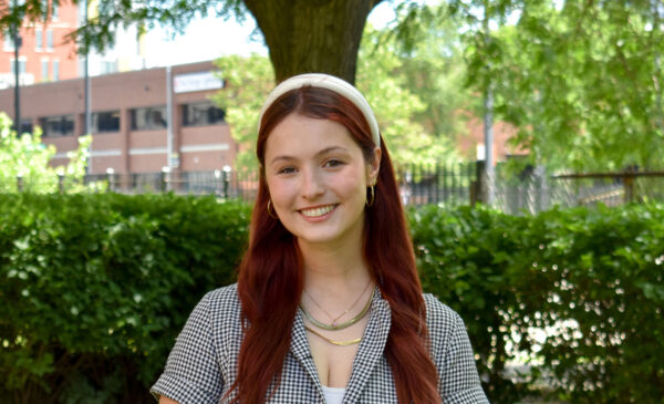 Elizabeth Perakes Headshot