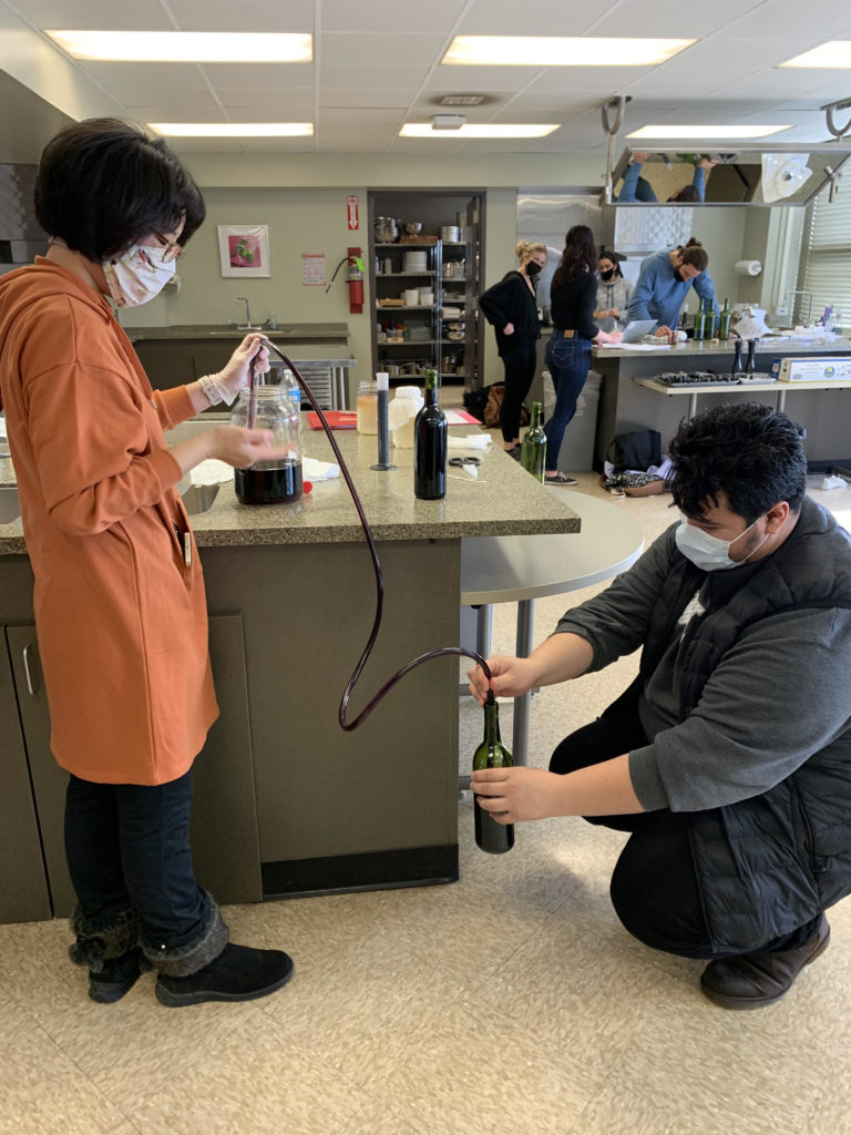 Students bottling wine in the Fermented Foods and Beverages course.