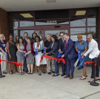 UIC leaders celebrate the 55th & Pulaski Health Collaborative, a comprehensive clinical care center at 5525 S. Pulaski Road, with partners at a ribbon-cutting ceremony May 20, 2022.
                  