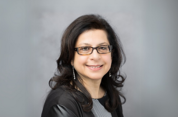 Rooshey Hasnain headshot