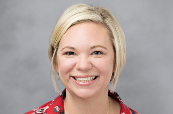 Stephanie Bay headshot